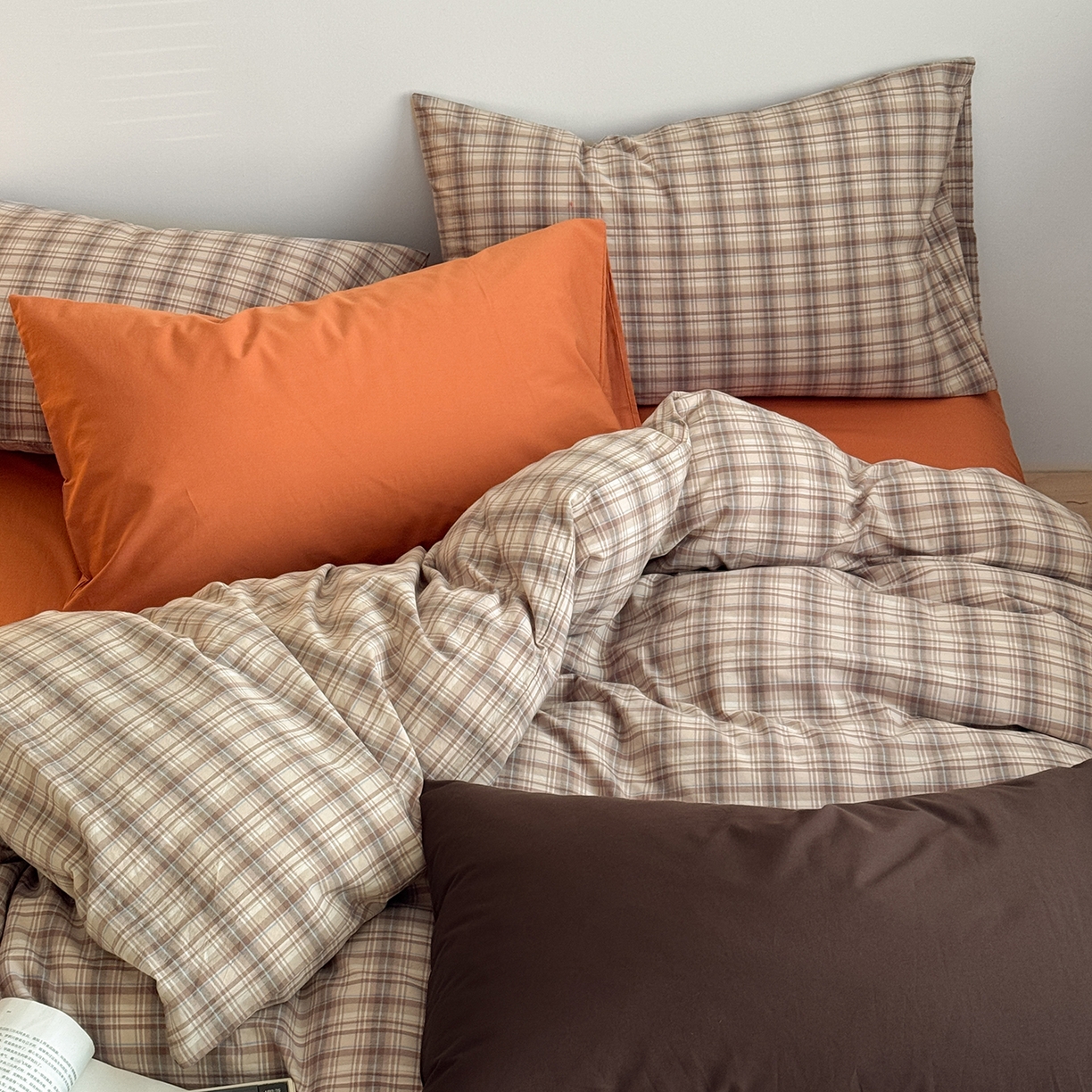 91家纺网 家纺一手货源 找家纺 蜜宿 2026新款全棉色织水洗棉四件套-茶色岛 茶色岛（枕套南瓜泥+格纹）