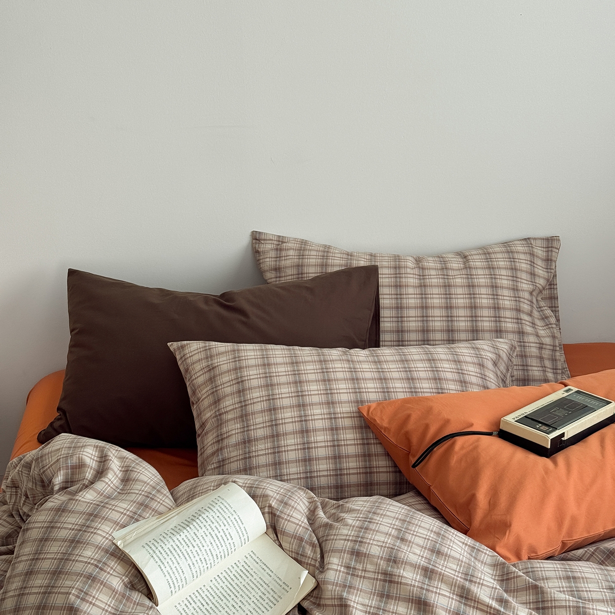 91家纺网 家纺一手货源 找家纺 蜜宿 2026新款全棉色织水洗棉四件套-茶色岛 茶色岛（枕套南瓜泥+格纹）