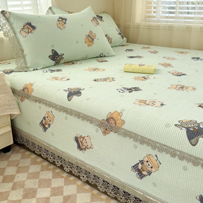 91家纺网 家纺一手货源 找家纺 源舜家纺 2026新款莱赛尔天丝花边榻榻米炕盖 薄荷小熊