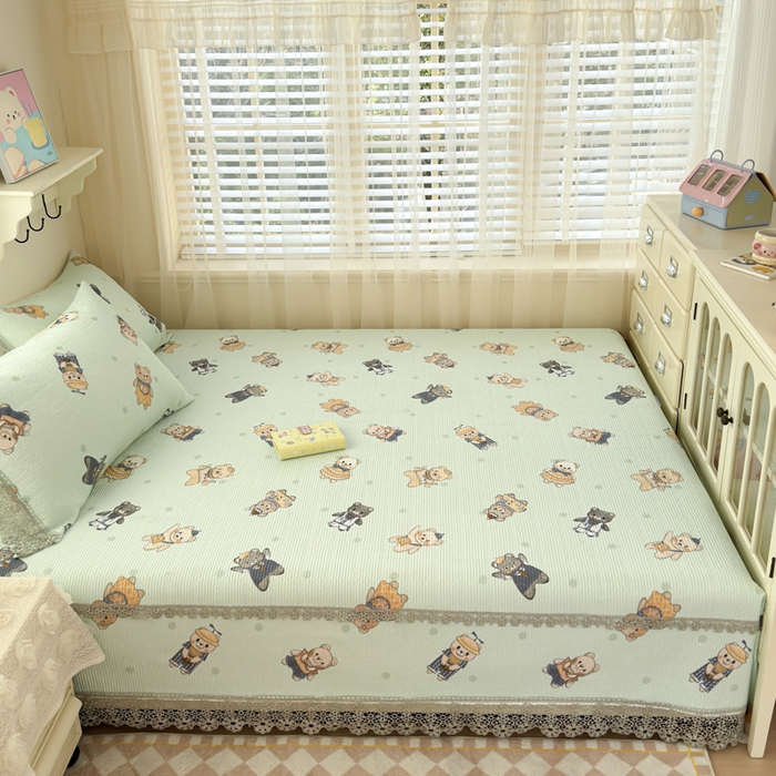 91家纺网 家纺一手货源 找家纺 源舜家纺 2026新款莱赛尔天丝花边榻榻米炕盖 薄荷小熊