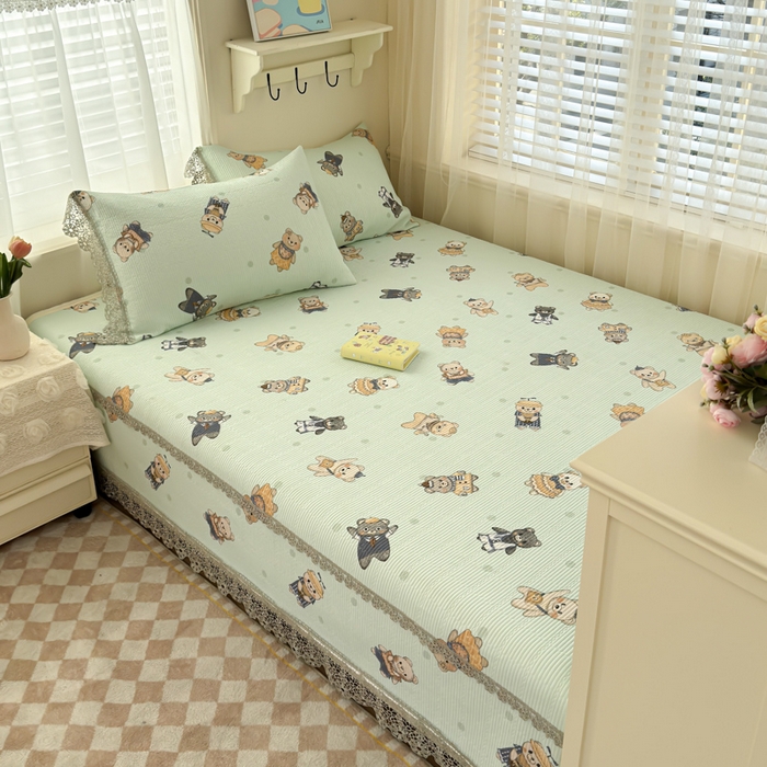 91家纺网 家纺一手货源 找家纺 源舜家纺 2026新款莱赛尔天丝花边榻榻米炕盖 薄荷小熊