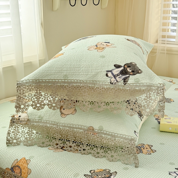 91家纺网 家纺一手货源 找家纺 源舜家纺 2026新款莱赛尔天丝花边榻榻米炕盖 薄荷小熊
