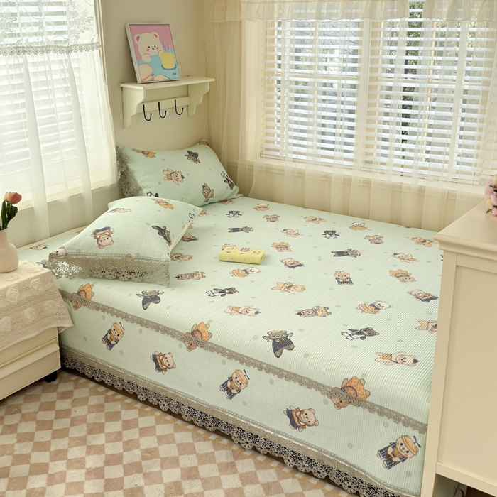 91家纺网 家纺一手货源 找家纺 源舜家纺 2026新款莱赛尔天丝花边榻榻米炕盖 薄荷小熊