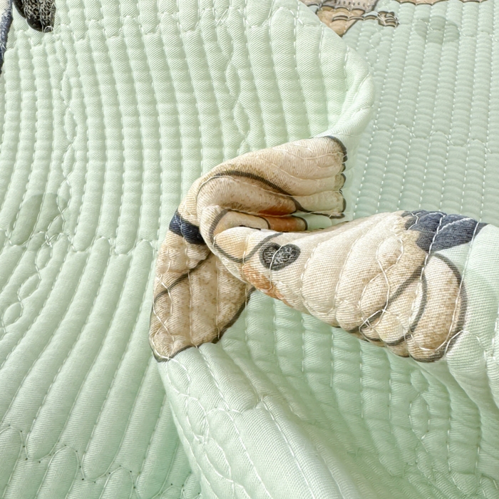 91家纺网 家纺一手货源 找家纺 源舜家纺 2026新款莱赛尔天丝花边榻榻米炕盖 薄荷小熊