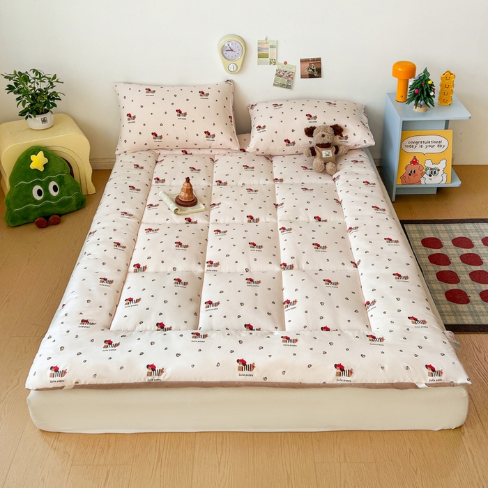 91家纺网 家纺一手货源 找家纺 艺菲阁家纺 2026新款水洗棉保暖亲肤床垫 红帽小狗