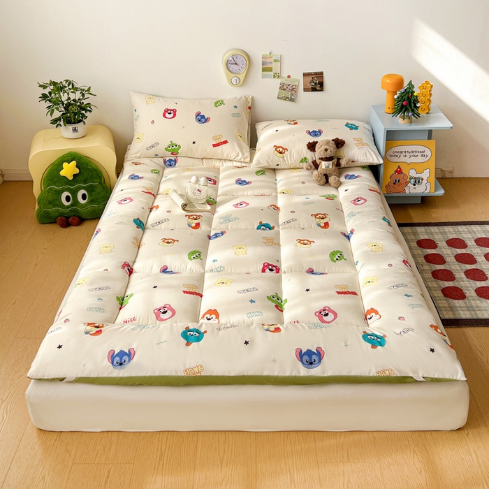 91家纺网 家纺一手货源 找家纺 艺菲阁家纺 2026新款水洗棉保暖亲肤床垫 梦幻乐园