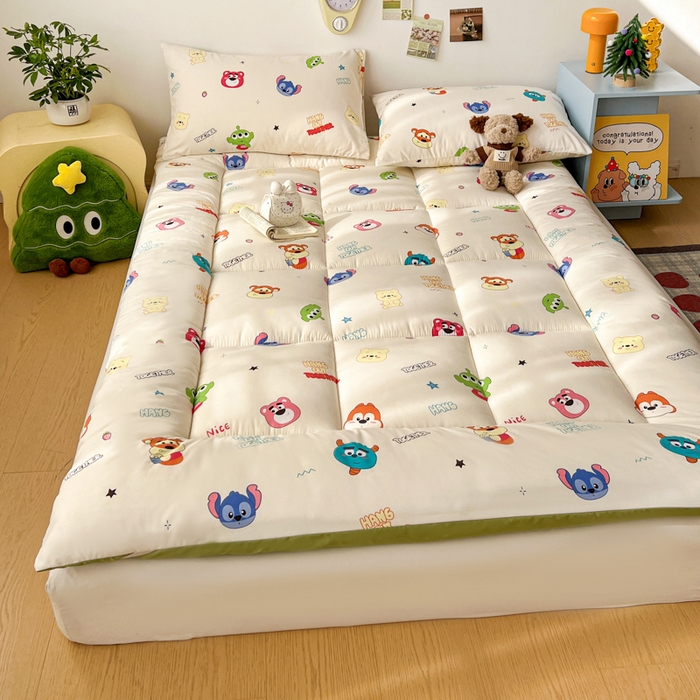 91家纺网 家纺一手货源 找家纺 艺菲阁家纺 2026新款水洗棉保暖亲肤床垫 梦幻乐园