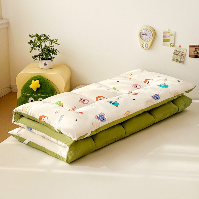 91家纺网 家纺一手货源 找家纺 艺菲阁家纺 2026新款水洗棉保暖亲肤床垫 梦幻乐园