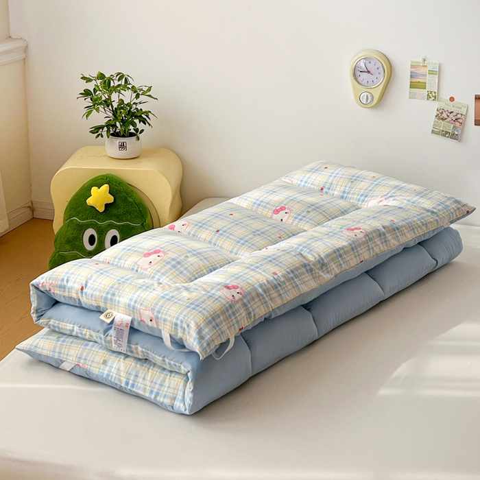 91家纺网 家纺一手货源 找家纺 艺菲阁家纺 2026新款水洗棉保暖亲肤床垫 宅妹kt