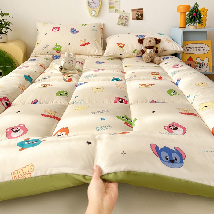 91家纺网 家纺一手货源 找家纺 艺菲阁家纺 2026新款水洗棉保暖亲肤床垫 梦幻乐园