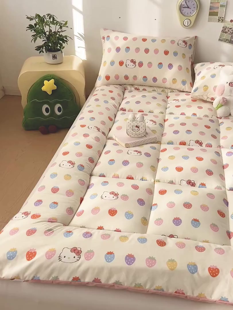 91家纺网 家纺一手货源 找家纺 艺菲阁家纺 2026新款水洗棉保暖亲肤床垫 彩色草莓