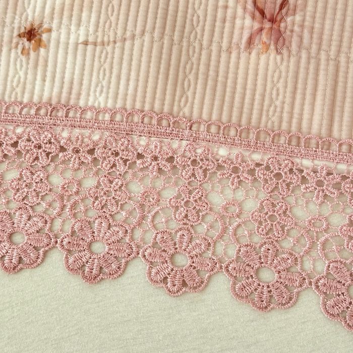 91家纺网 家纺一手货源 找家纺 源舜家纺 2026新款莱赛尔天丝花边榻榻米炕盖 粉黛繁花