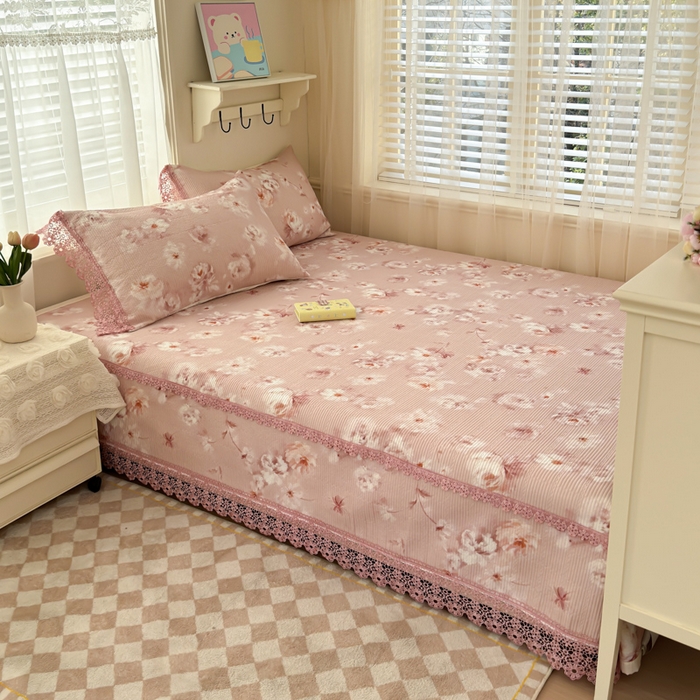 91家纺网 家纺一手货源 找家纺 源舜家纺 2026新款莱赛尔天丝花边榻榻米炕盖 粉黛繁花