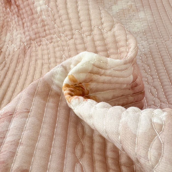 91家纺网 家纺一手货源 找家纺 源舜家纺 2026新款莱赛尔天丝花边榻榻米炕盖 粉黛繁花