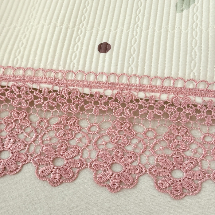 91家纺网 家纺一手货源 找家纺 源舜家纺 2026新款莱赛尔天丝花边榻榻米炕盖 粉色玫瑰