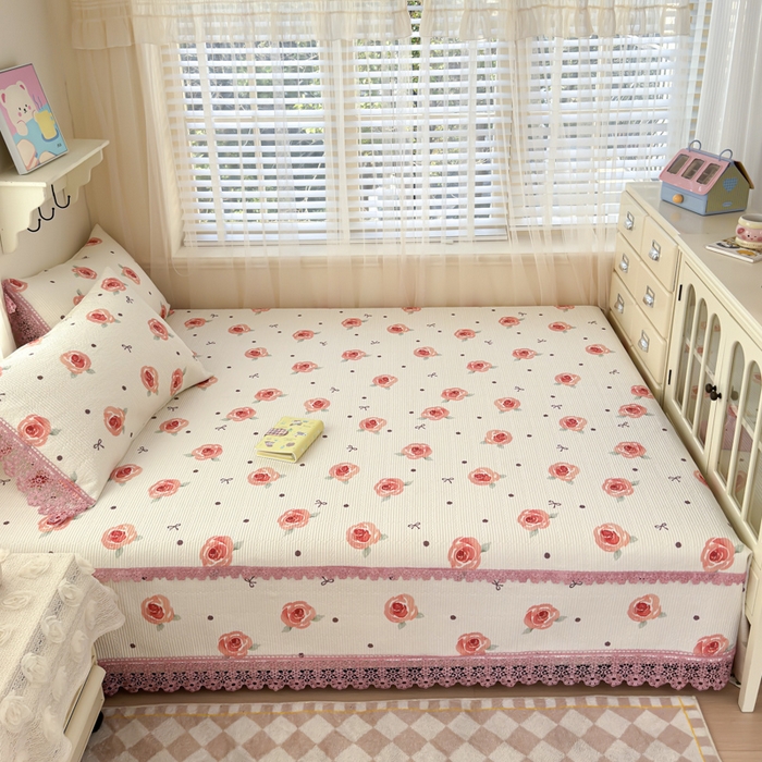 91家纺网 家纺一手货源 找家纺 源舜家纺 2026新款莱赛尔天丝花边榻榻米炕盖 粉色玫瑰