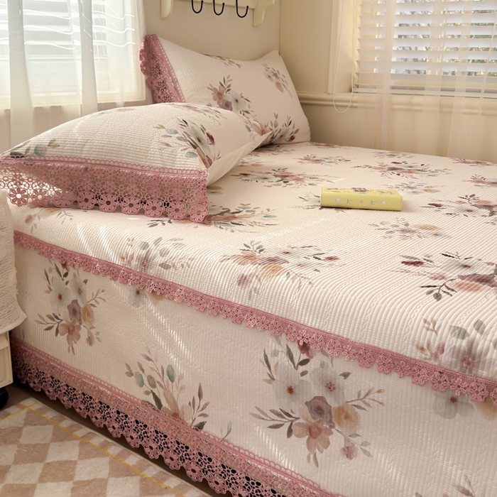 91家纺网 家纺一手货源 找家纺 源舜家纺 2026新款莱赛尔天丝花边榻榻米炕盖 莫奈花园粉