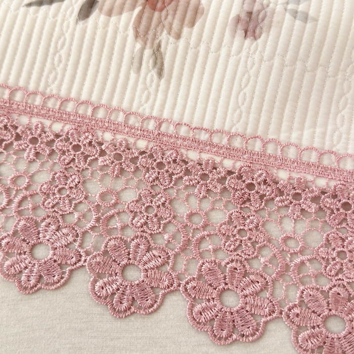 91家纺网 家纺一手货源 找家纺 源舜家纺 2026新款莱赛尔天丝花边榻榻米炕盖 莫奈花园粉