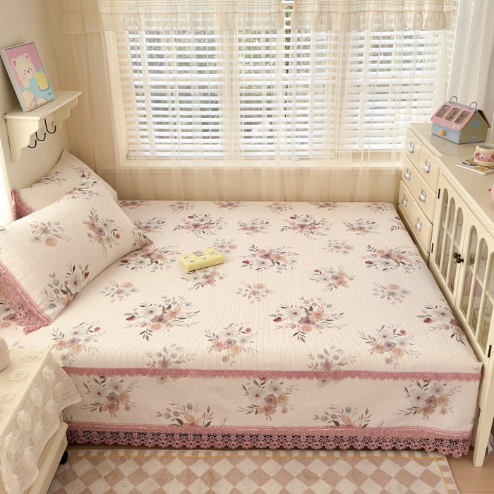 91家纺网 家纺一手货源 找家纺 源舜家纺 2026新款莱赛尔天丝花边榻榻米炕盖 莫奈花园粉