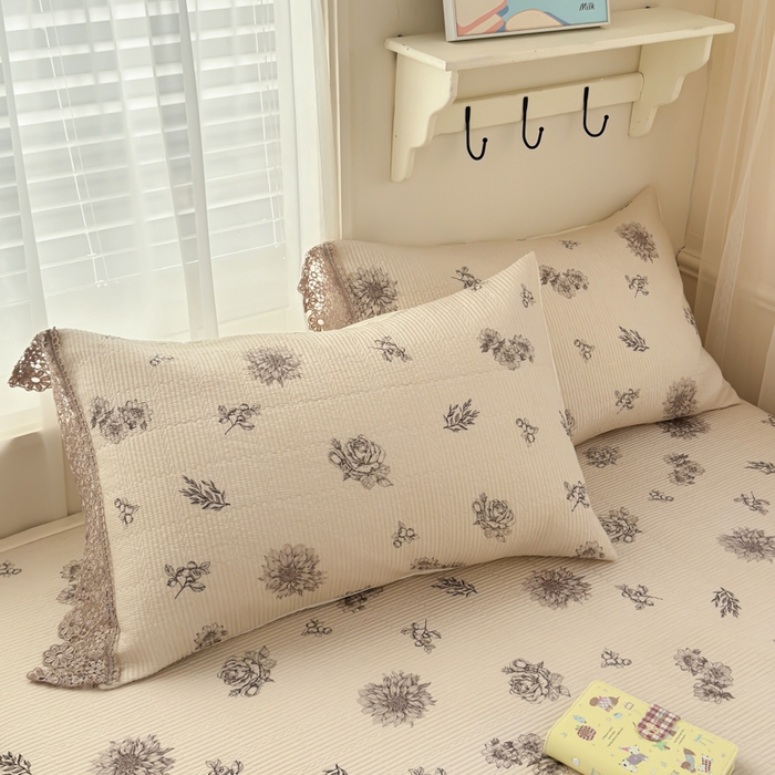 91家纺网 家纺一手货源 找家纺 源舜家纺 2026新款莱赛尔天丝花边榻榻米炕盖 浅灰复古花