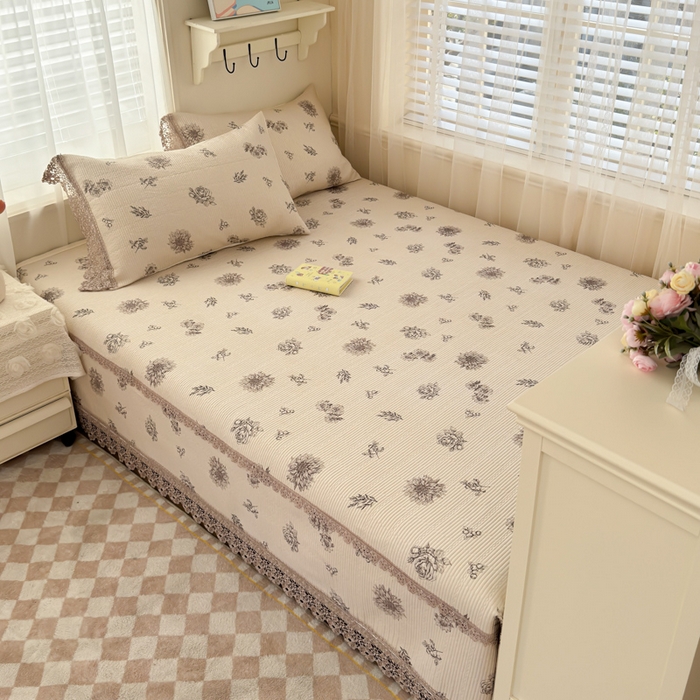 91家纺网 家纺一手货源 找家纺 源舜家纺 2026新款莱赛尔天丝花边榻榻米炕盖 浅灰复古花