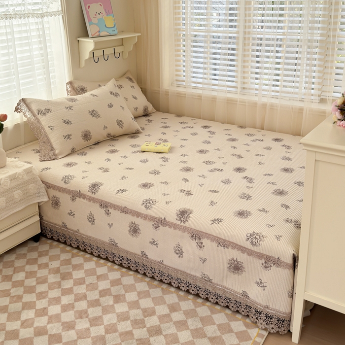 91家纺网 家纺一手货源 找家纺 源舜家纺 2026新款莱赛尔天丝花边榻榻米炕盖 浅灰复古花