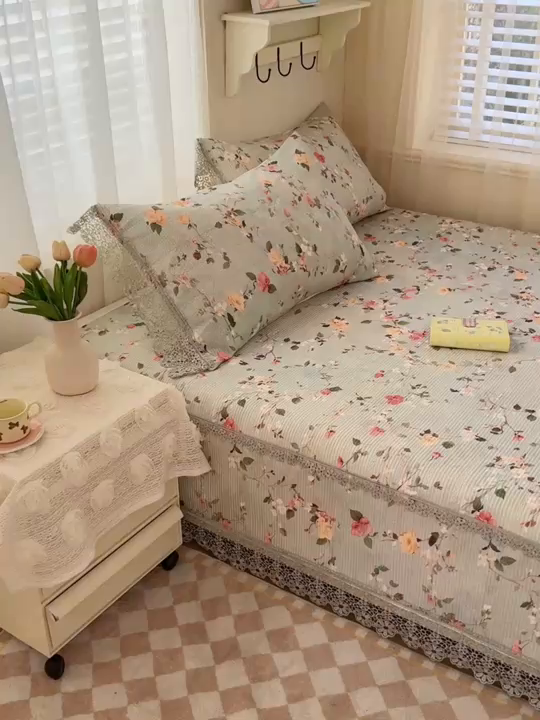 91家纺网 家纺一手货源 找家纺 源舜家纺 2026新款莱赛尔天丝花边榻榻米炕盖 浅青蔷薇