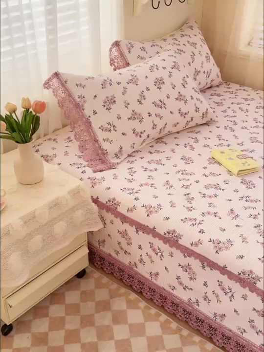 91家纺网 家纺一手货源 找家纺 源舜家纺 2026新款莱赛尔天丝花边榻榻米炕盖 紫罗兰