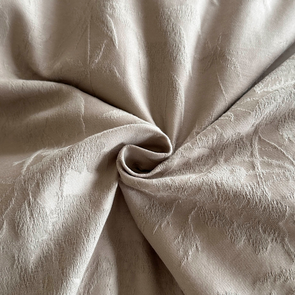 91家纺网 家纺一手货源 找家纺 宜代光年 2026新款厚织全棉大提花系列单被套 暗香疏影-浅咖