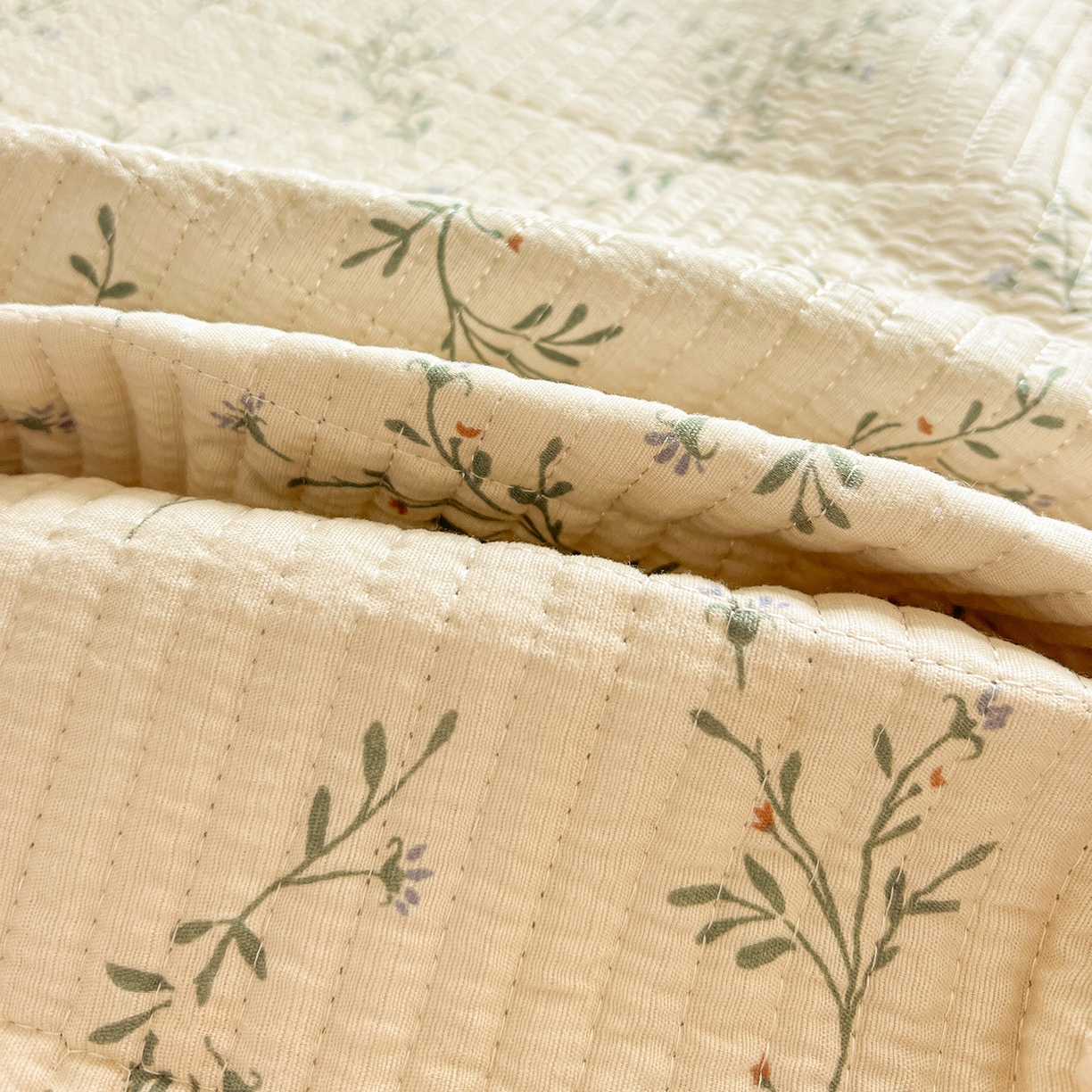 91家纺网 家纺一手货源 找家纺 优选 2026新款木棉印花床盖三件套 花花兔兔