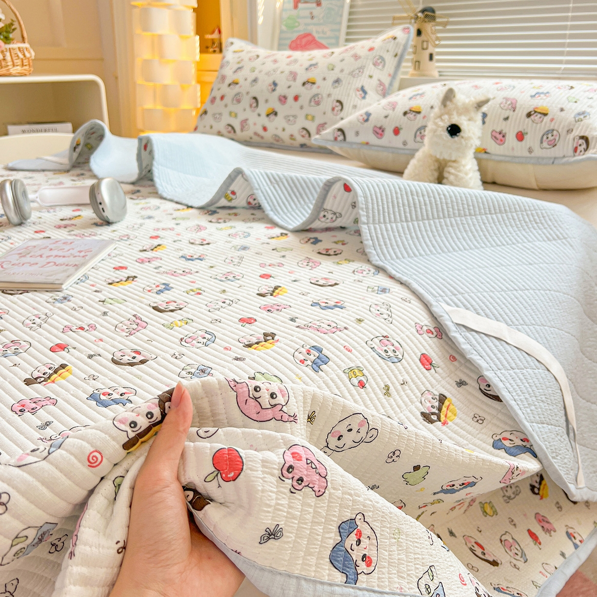 91家纺网 家纺一手货源 找家纺 优选 2026新款木棉印花床盖三件套 快乐小新