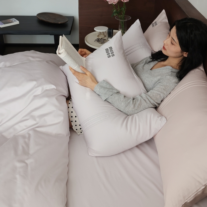 91家纺网 家纺一手货源 找家纺 初拾 2026新款贡缎全棉打褶“miu感”绣花四件套-欢乐颂（会员减20，控价 日常券后不低于368元） 欢乐颂-浅樱紫