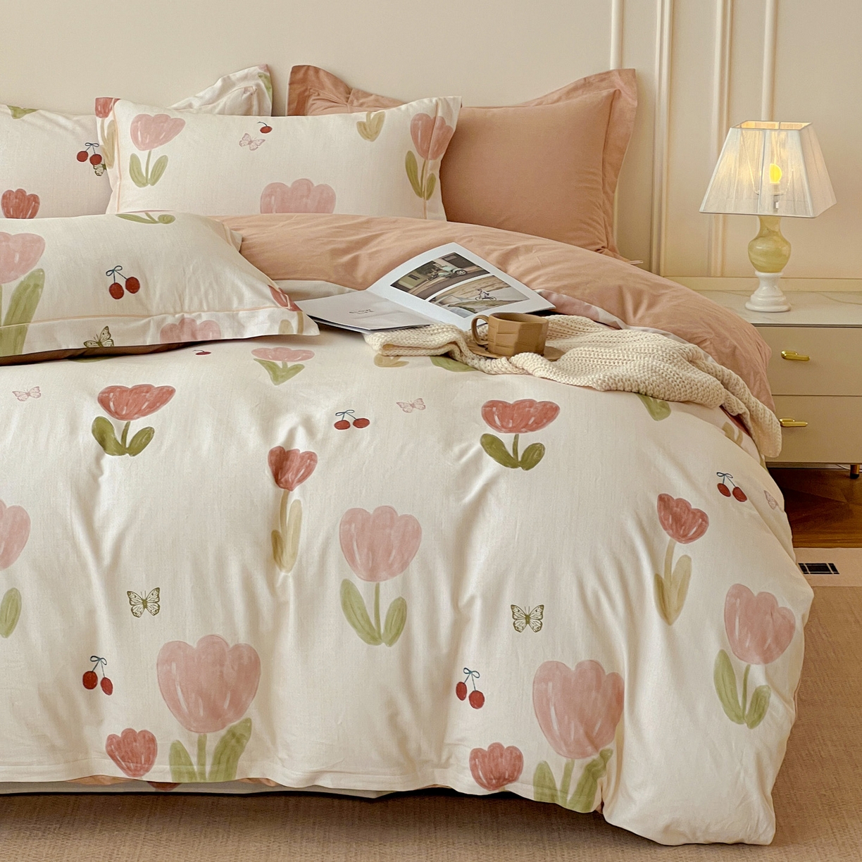 91家纺网 家纺一手货源 找家纺 朵希曼 2026新款全棉生态磨毛数码印花系列四件套 蝴蝶千颂-粉