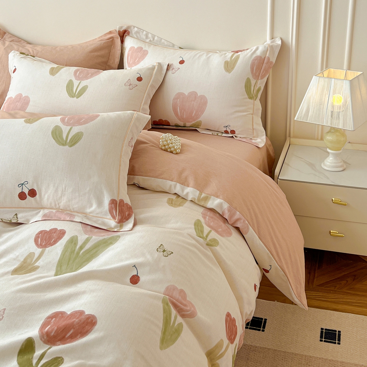 91家纺网 家纺一手货源 找家纺 朵希曼 2026新款全棉生态磨毛数码印花系列四件套 蝴蝶千颂-粉