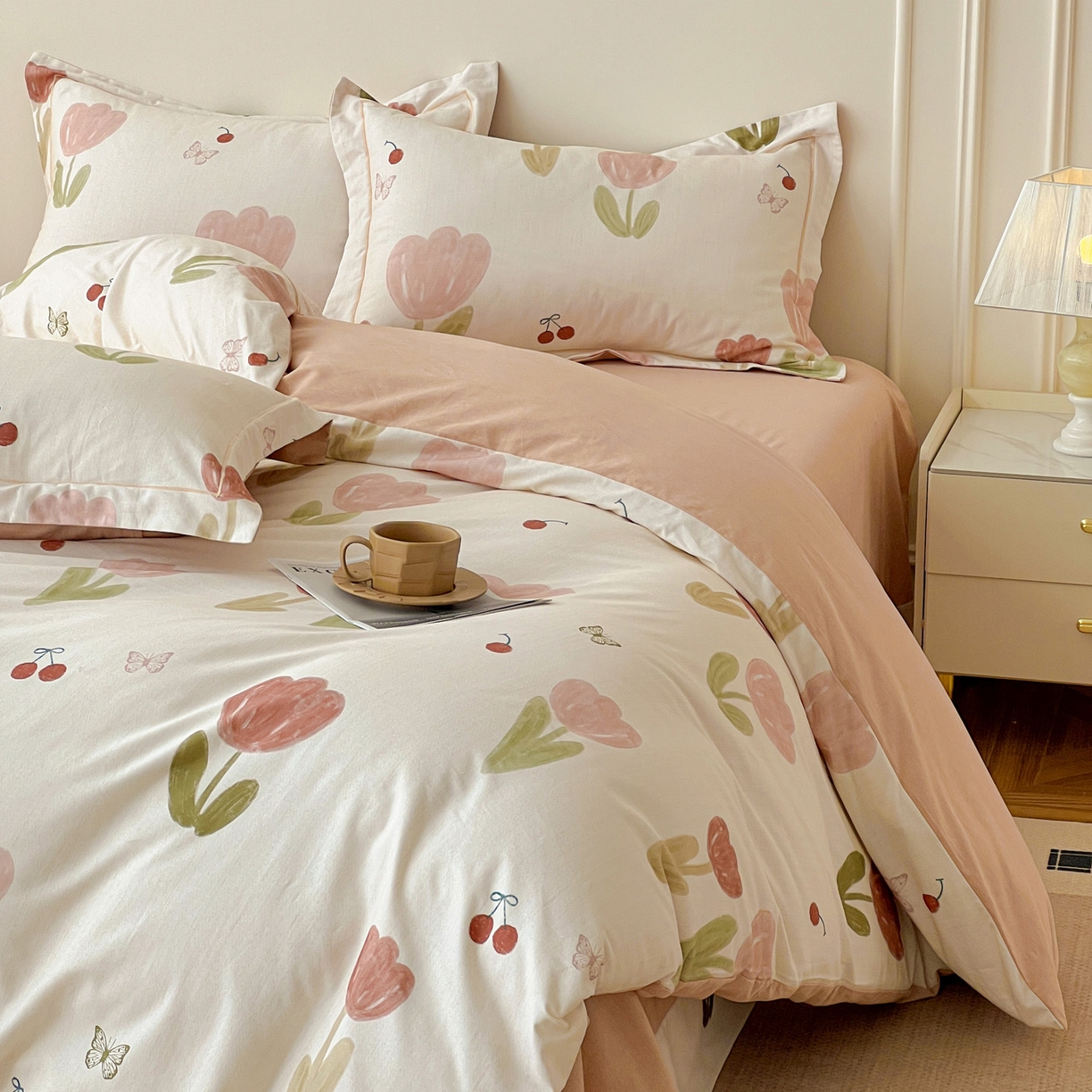 91家纺网 家纺一手货源 找家纺 朵希曼 2026新款全棉生态磨毛数码印花系列四件套 蝴蝶千颂-粉