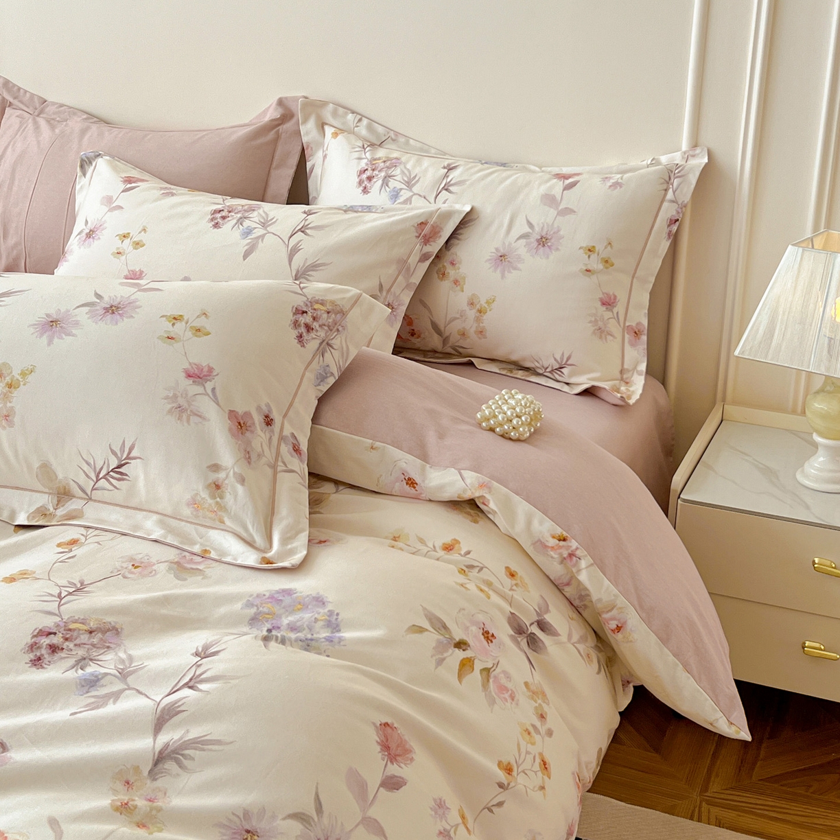 91家纺网 家纺一手货源 找家纺 朵希曼 2026新款全棉云感生态磨毛数码印花系列四件套 初茅-米