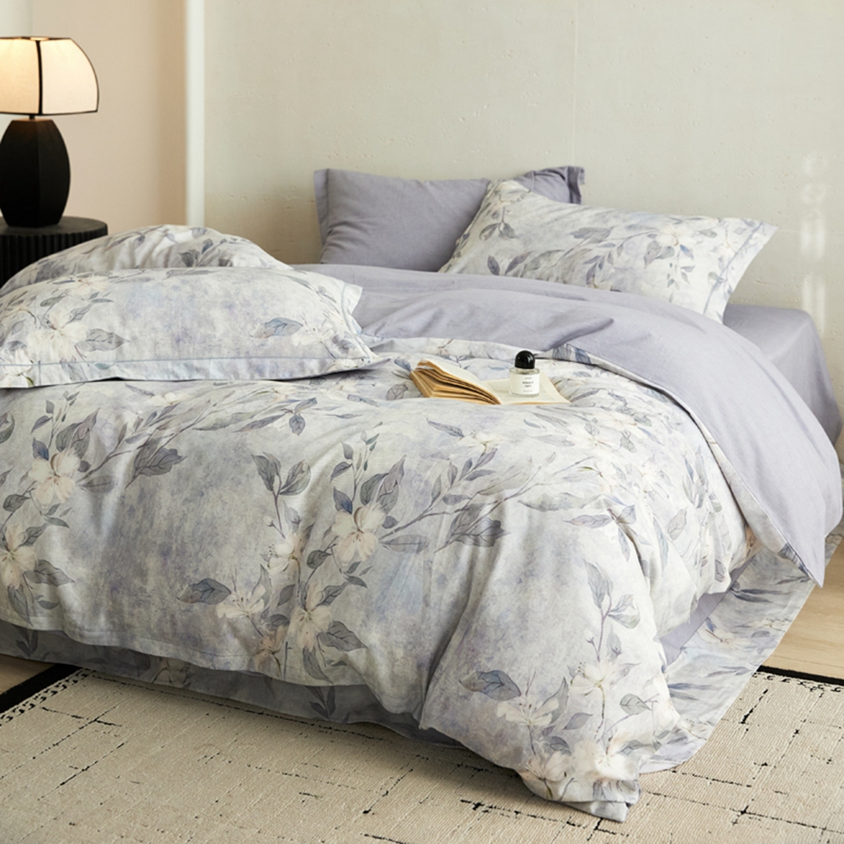 91家纺网 家纺一手货源 找家纺 朵希曼 2026新款全棉生态磨毛数码印花系列四件套 琼枝灰