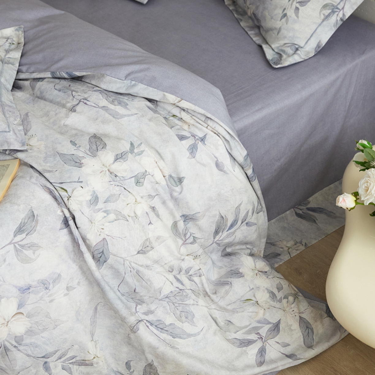 91家纺网 家纺一手货源 找家纺 朵希曼 2026新款全棉生态磨毛数码印花系列四件套 琼枝灰