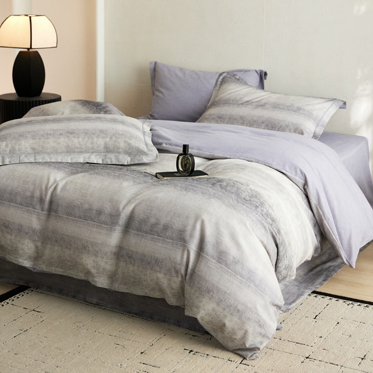 91家纺网 家纺一手货源 找家纺 朵希曼 2026新款全棉生态磨毛数码印花系列四件套 苏菲庄园灰