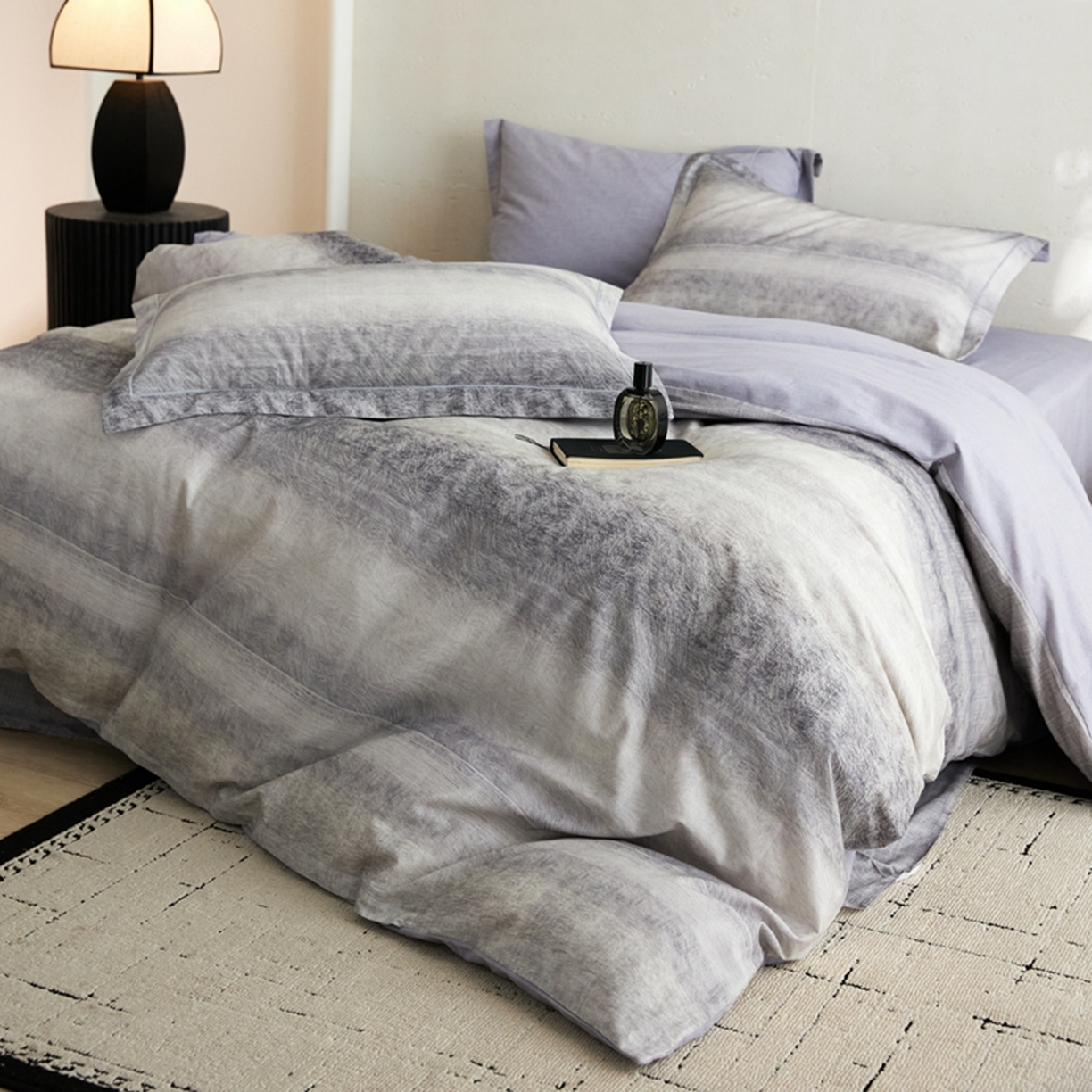 91家纺网 家纺一手货源 找家纺 朵希曼 2026新款全棉生态磨毛数码印花系列四件套 苏菲庄园灰