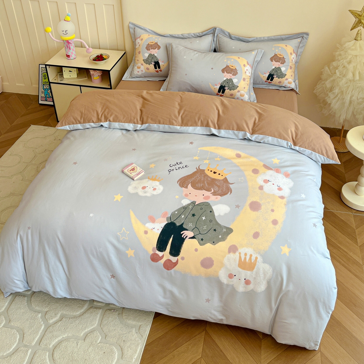 91家纺网 家纺一手货源 找家纺 朵希曼 2026新款全棉生态磨毛数码印花系列四件套 小王子-灰