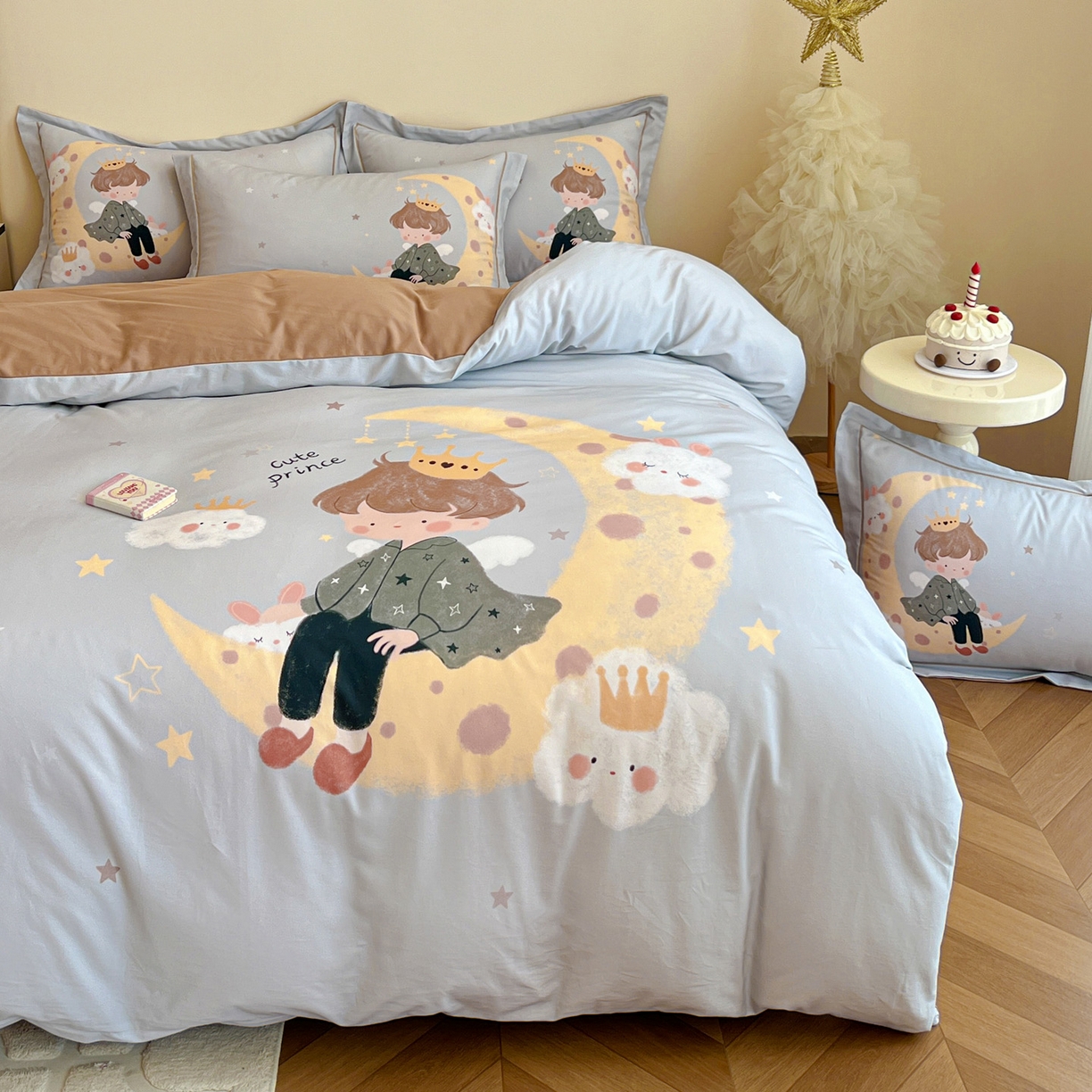 91家纺网 家纺一手货源 找家纺 朵希曼 2026新款全棉生态磨毛数码印花系列四件套 小王子-灰