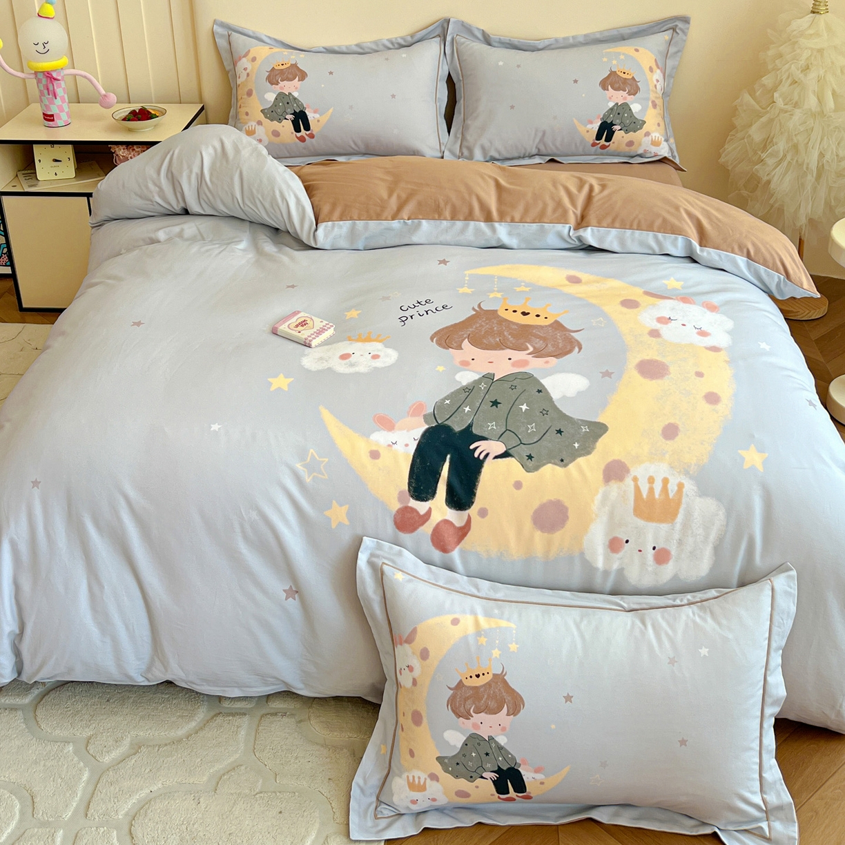 91家纺网 家纺一手货源 找家纺 朵希曼 2026新款全棉生态磨毛数码印花系列四件套 小王子-灰