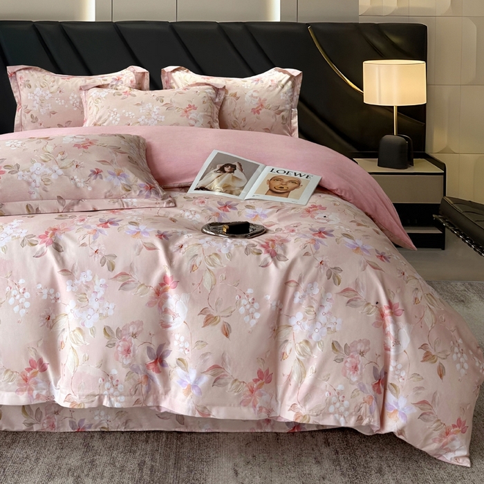 91家纺网 家纺一手货源 找家纺 朵希曼 2026新款全棉云感生态磨毛数码印花系列四件套 科莫花园-粉