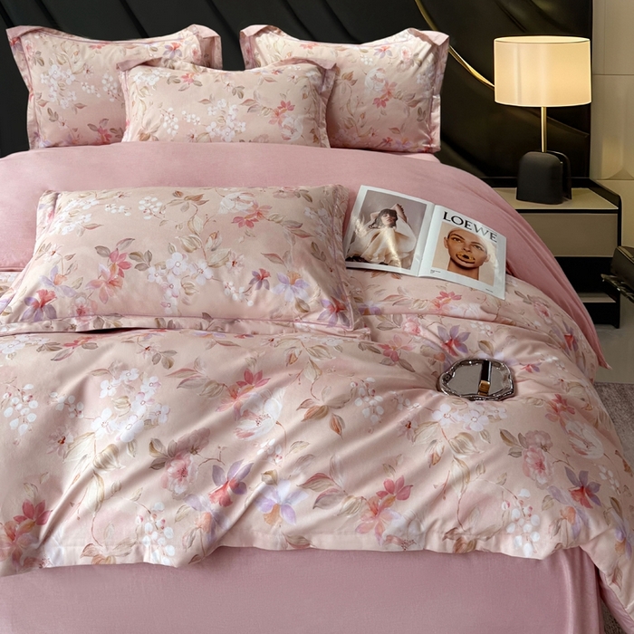 91家纺网 家纺一手货源 找家纺 朵希曼 2026新款全棉云感生态磨毛数码印花系列四件套 科莫花园-粉