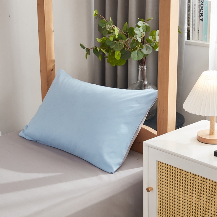 91家纺网 家纺一手货源 找家纺 啊雅家居 2026新款ins简约纯色磨毛系列单枕套 天空兰加浅灰