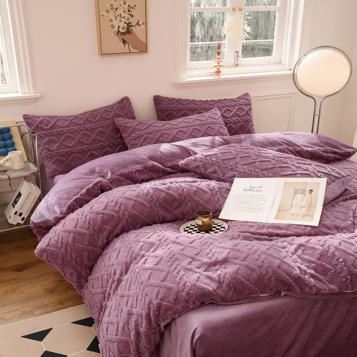 91家纺网 家纺一手货源 找家纺 啊雅家居 2026新款阳离子提花牛奶绒三件套四件套 暖提豆沙