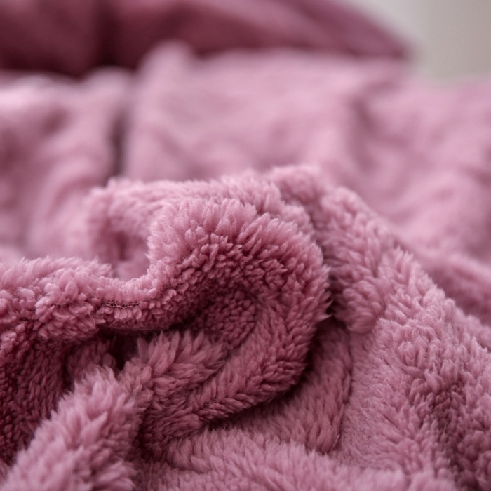 91家纺网 家纺一手货源 找家纺 啊雅家居 2026新款阳离子提花牛奶绒三件套四件套 暖提豆沙