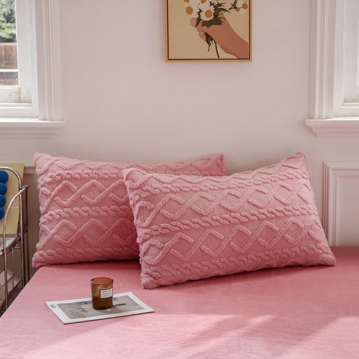 91家纺网 家纺一手货源 找家纺 啊雅家居 2026新款阳离子提花牛奶绒三件套四件套 暖提粉