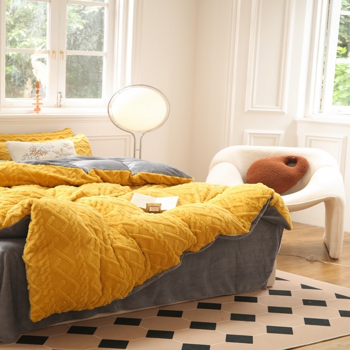 91家纺网 家纺一手货源 找家纺 啊雅家居 2026新款阳离子提花牛奶绒三件套四件套 暖提黄